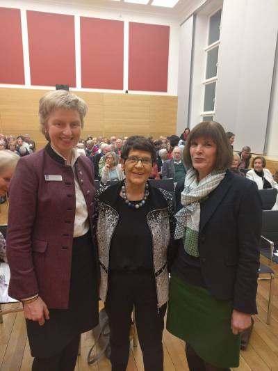 Gemeinsam mit Rita Sssmuth (Mitte) und Ulrike Rhr, Prsidentin des Landfrauenverbandes Schleswig-Holstein (rechts) bei der Festveranstaltung zu 100 Jahren Frauenwahlrecht im Landeshaus.
